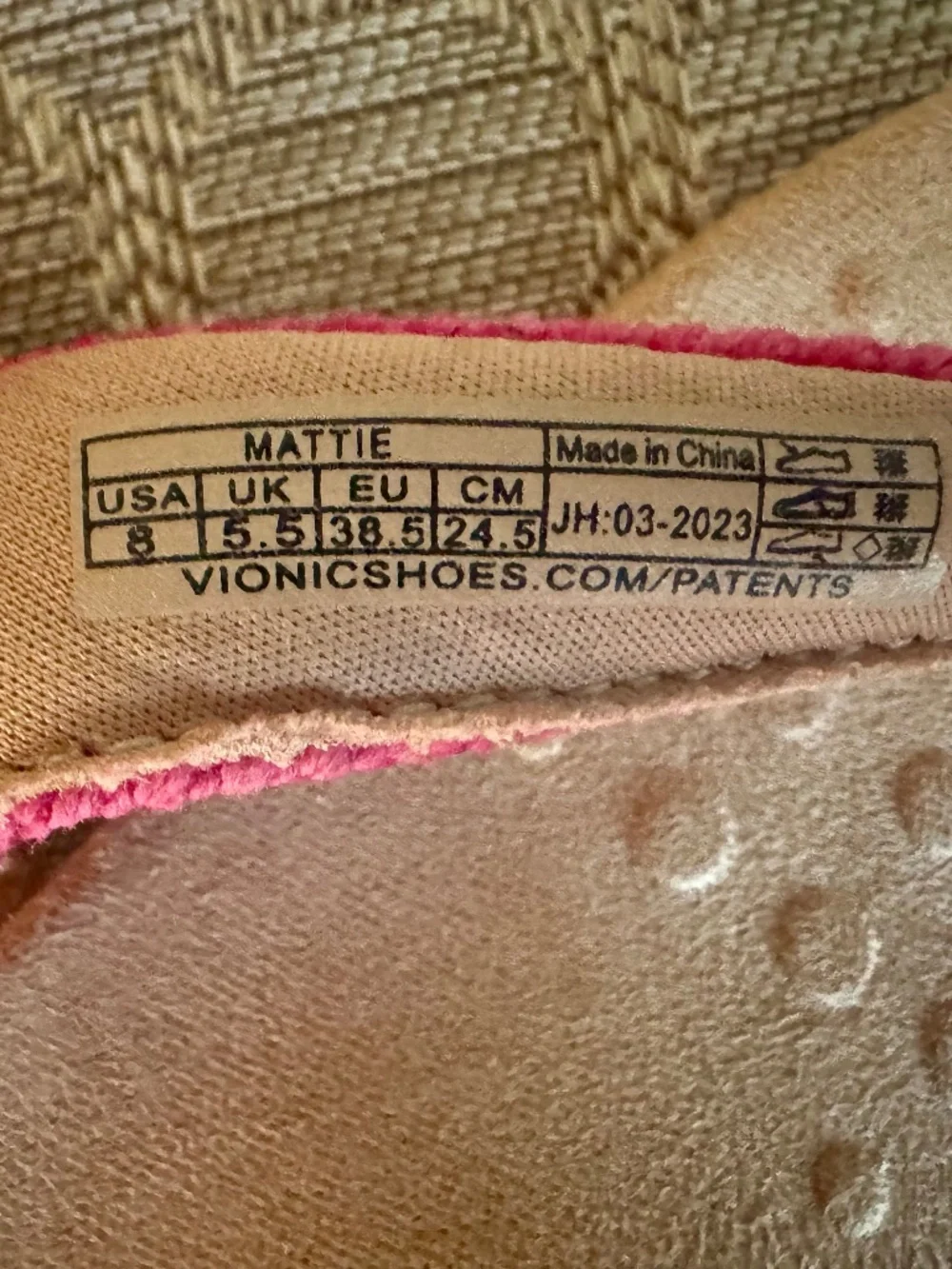 Vionic Mattie Thong Sandal In Bright Pink - Size 8 - EUC